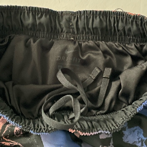 NIKE Women's Tempo Dri-Fit Lined Running Shorts Activewear Dry Coral Print XS - Picture 4 of 4